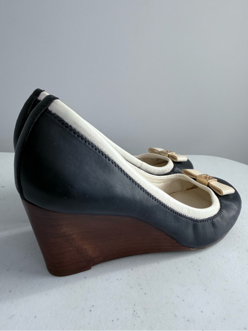 Tory Burch Shoes Sally Two Tone Leather Wedge Pumps Navy Ivory 6.5 / 36.5 Preppy - Picture 11 of 16